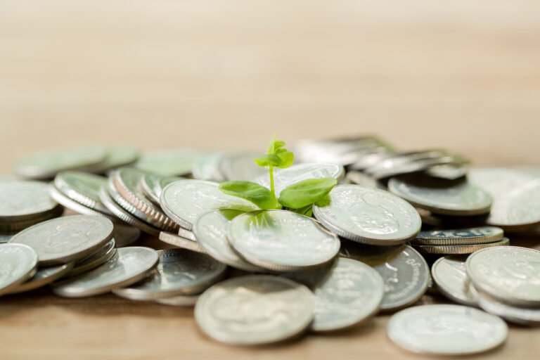 coin-wooden-table